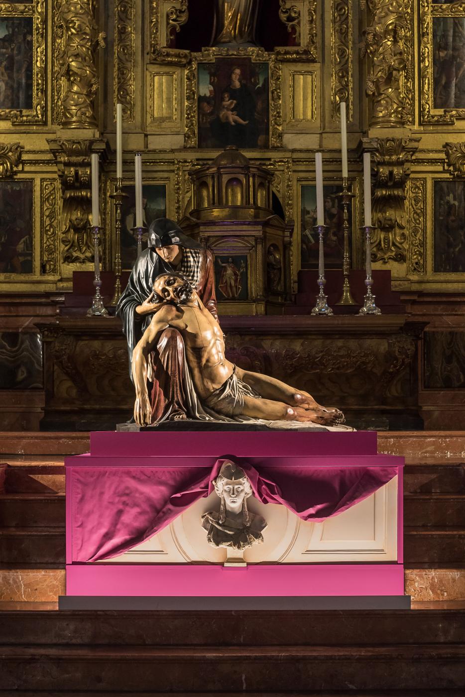 Exposición y veneración de imágenes El Verbo Encarnado. Nuestra Señora de la Piedad. Capilla del Sagrado Corazón.