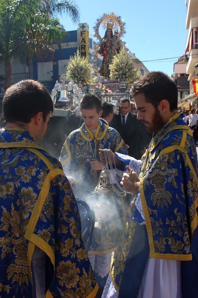 «Los jóvenes tenemos que descubrir el sentido de la oración del rosario»