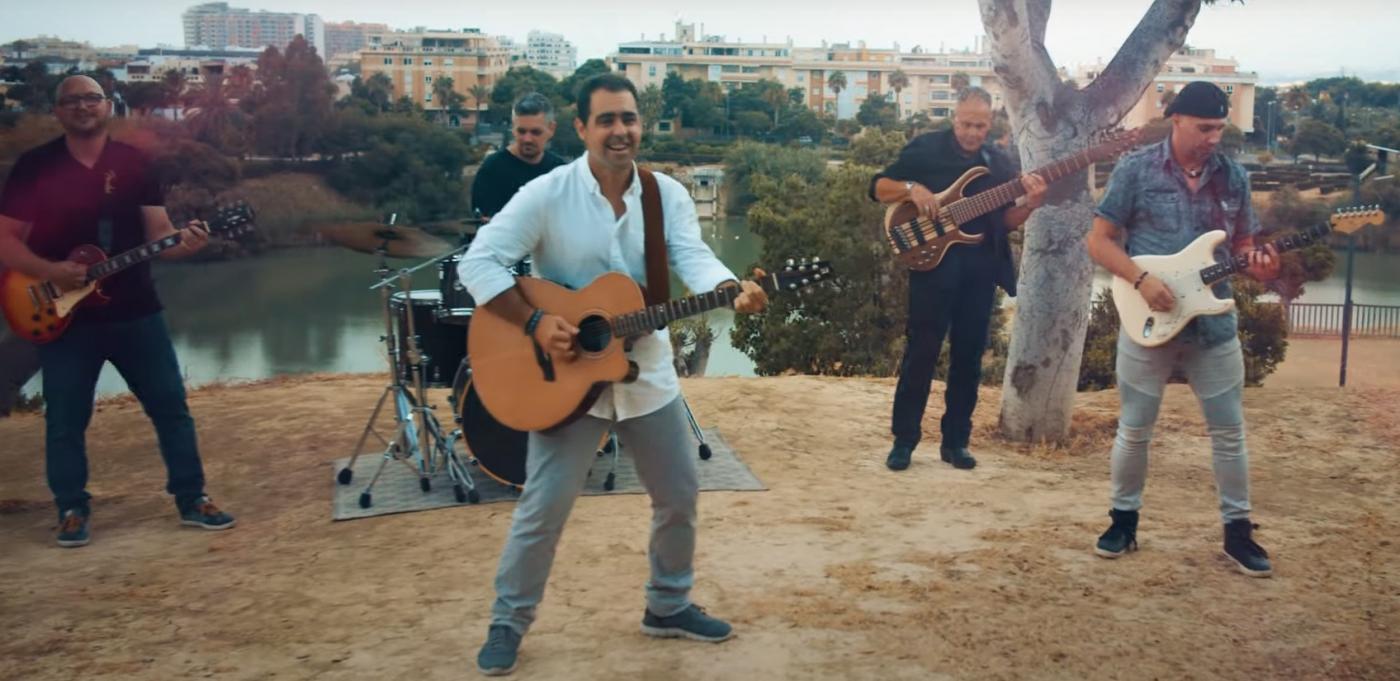 Imagen del videoclip de la canción TU CALMA