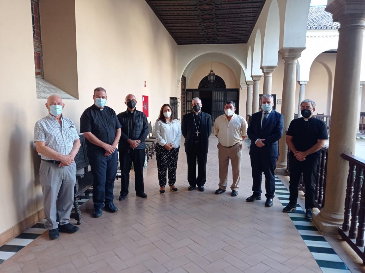 Jura y profesión de fe de Pilar Gallardo como delegada episcopal de Pastoral de Migraciones y Gitanos y de Pedro Fernández como delegado diocesano de Pastoral Penitenciaria