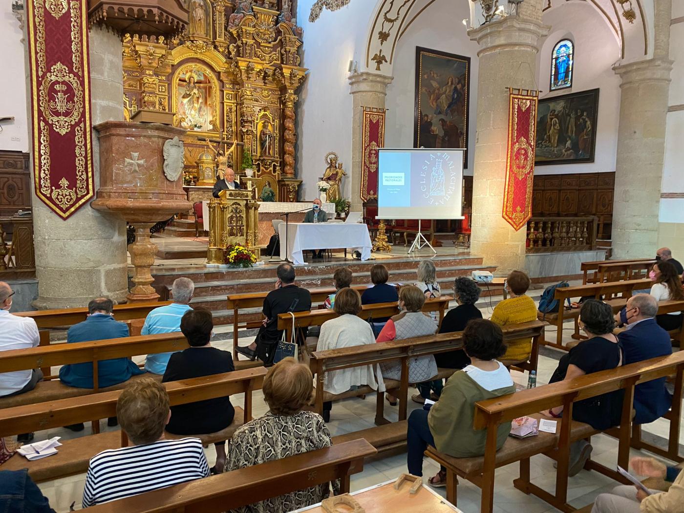 Presentación de las Prioridades Pastorales Diocesanas, por el director del CESET, Pedro Leiva, en el arciprestazgo de Alora
