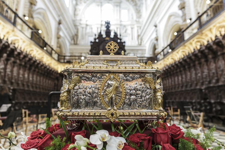 Urna con las reliquias de los mártires beatificados en Córdoba el 16 de octubre de 2021