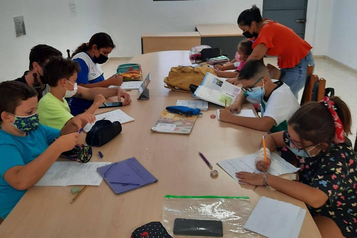 Clases de apoyo en la parroquia de El Buen Pastor de Málaga