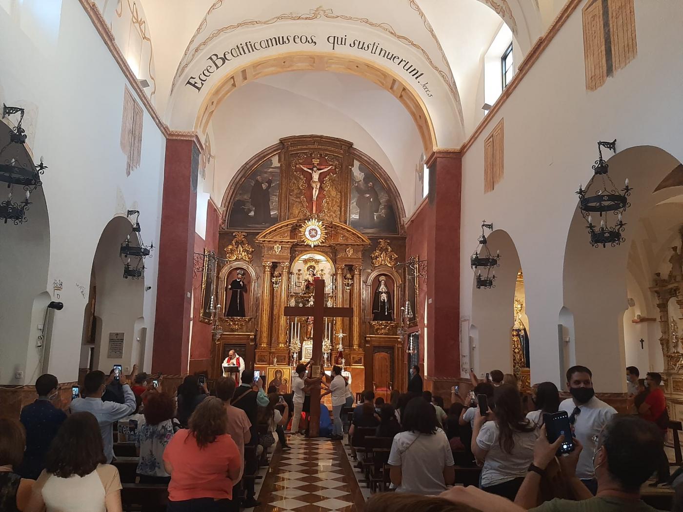 La Cruz y el Icono de la JMJ en la parroquia de la Divina Pastora