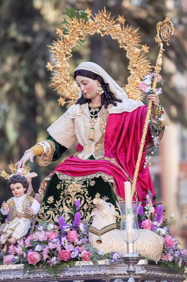 Virgen del Gran Poder (Misericordia), en rosario de la aurora // V. FLORES
