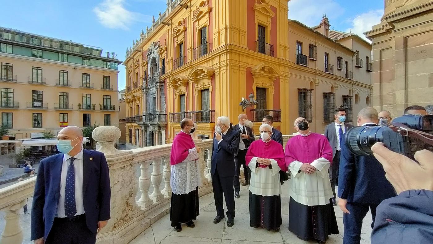 El presidente italiano, admirado de la «extraordinaria belleza de la Catedral y del encanto de la muestra cofrade»