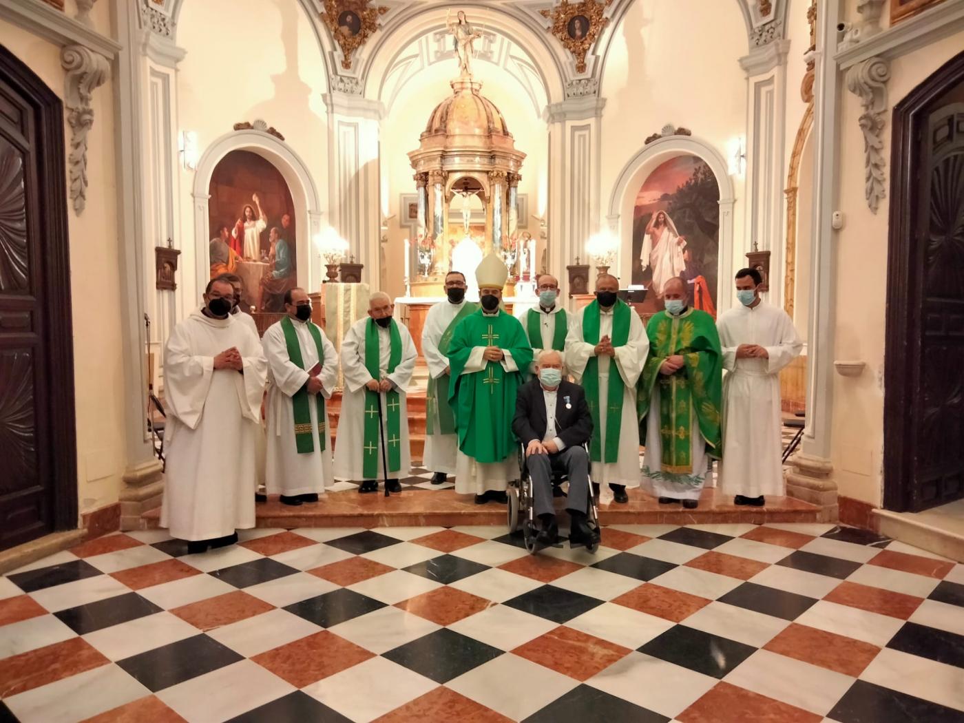 José Manuel García Jabato recibe la Medalla Pro Ecclesia Malacitana de manos del Sr. Obispo, D. Jesús Catalá