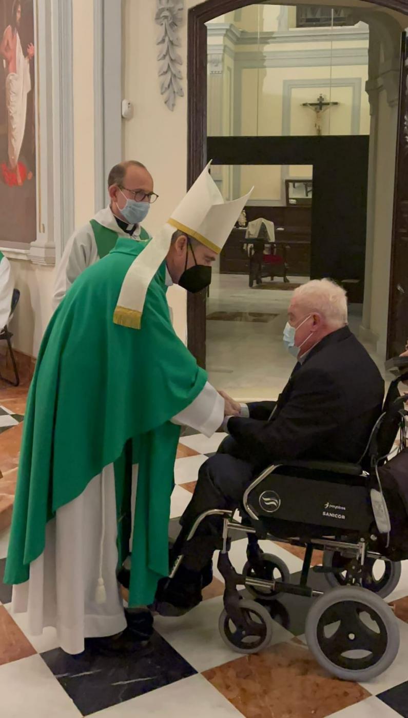 José Manuel García Jabato recibe la Medalla Pro Ecclesia Malacitana de manos del Sr. Obispo, D. Jesús Catalá