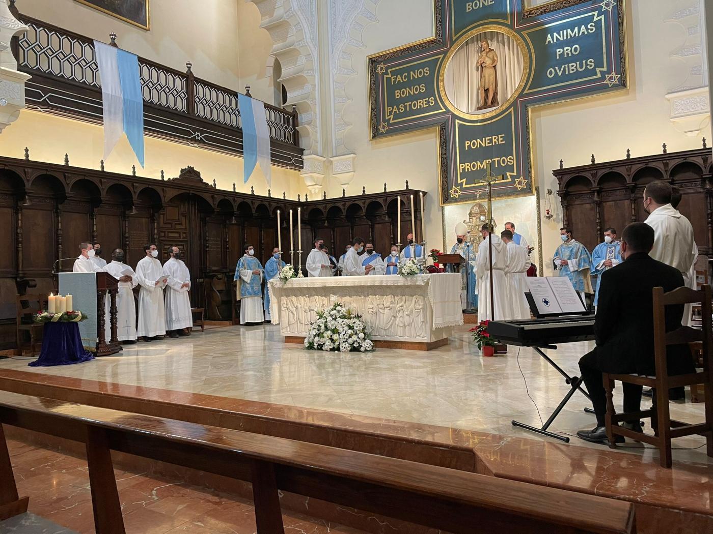 J. Ignacio, Miguel Ángel y Juan Alfredo reciben la cruz del Seminario