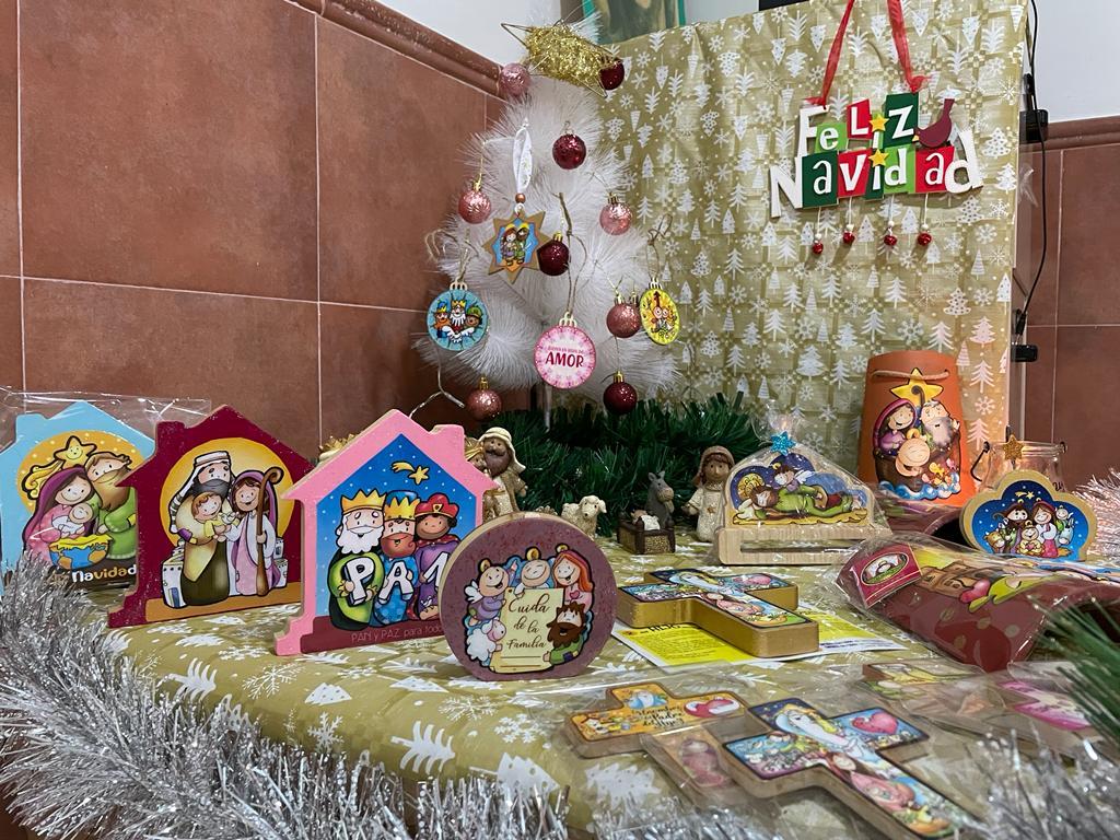 Taller Keli Majari trabajando en el Centro Mies, en en barrio de la Trinidad // E. LLAMAS