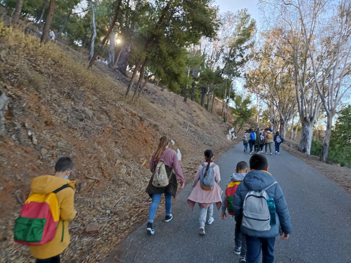 Niños y adolescentes de 17 parroquias caminan juntos en Adviento, con san José