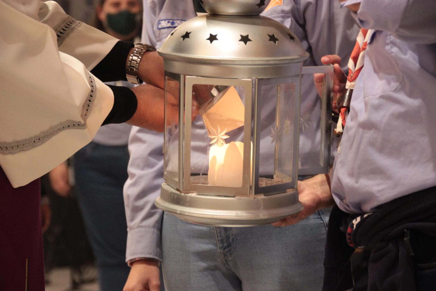 La Luz de la Paz de Belén llega a la Catedral de Málaga