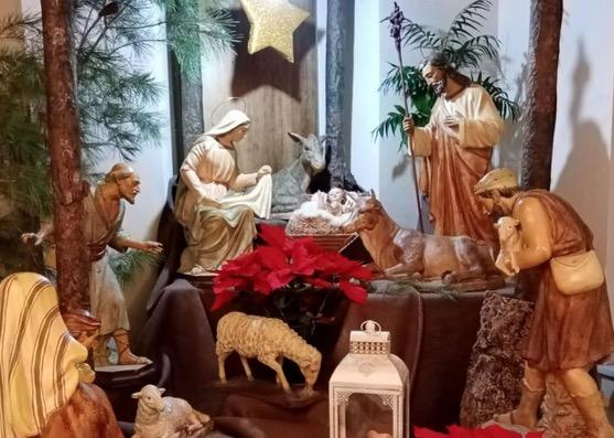 Belén con un niño Jesús propio de san Manuel González, que conservan en la comunidad de Málaga