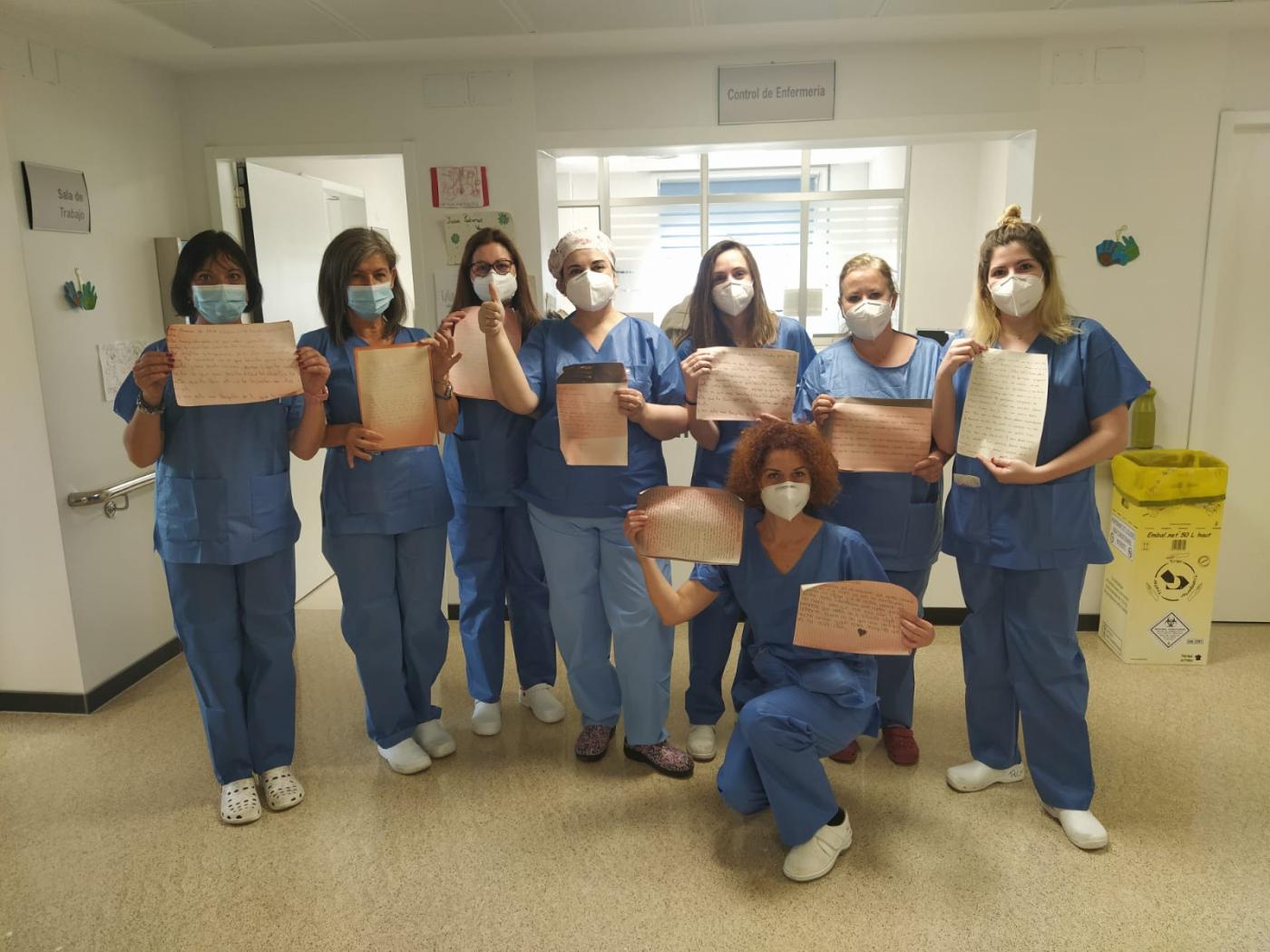 Belén Navarrete: "Sigue habiendo pacientes aislados por Covid. Una carta es como un beso para ellos"