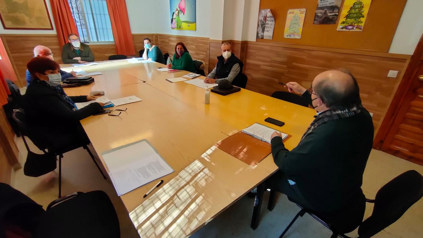 Reunión de representantes sinodales de las distintas parroquias del arciprestazgo de San Patricio, con el arcipreste