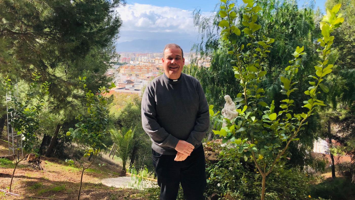 Juan Manuel Ortiz Palomo firma ejemplares de su nuevo libro en la Librería Nazaret