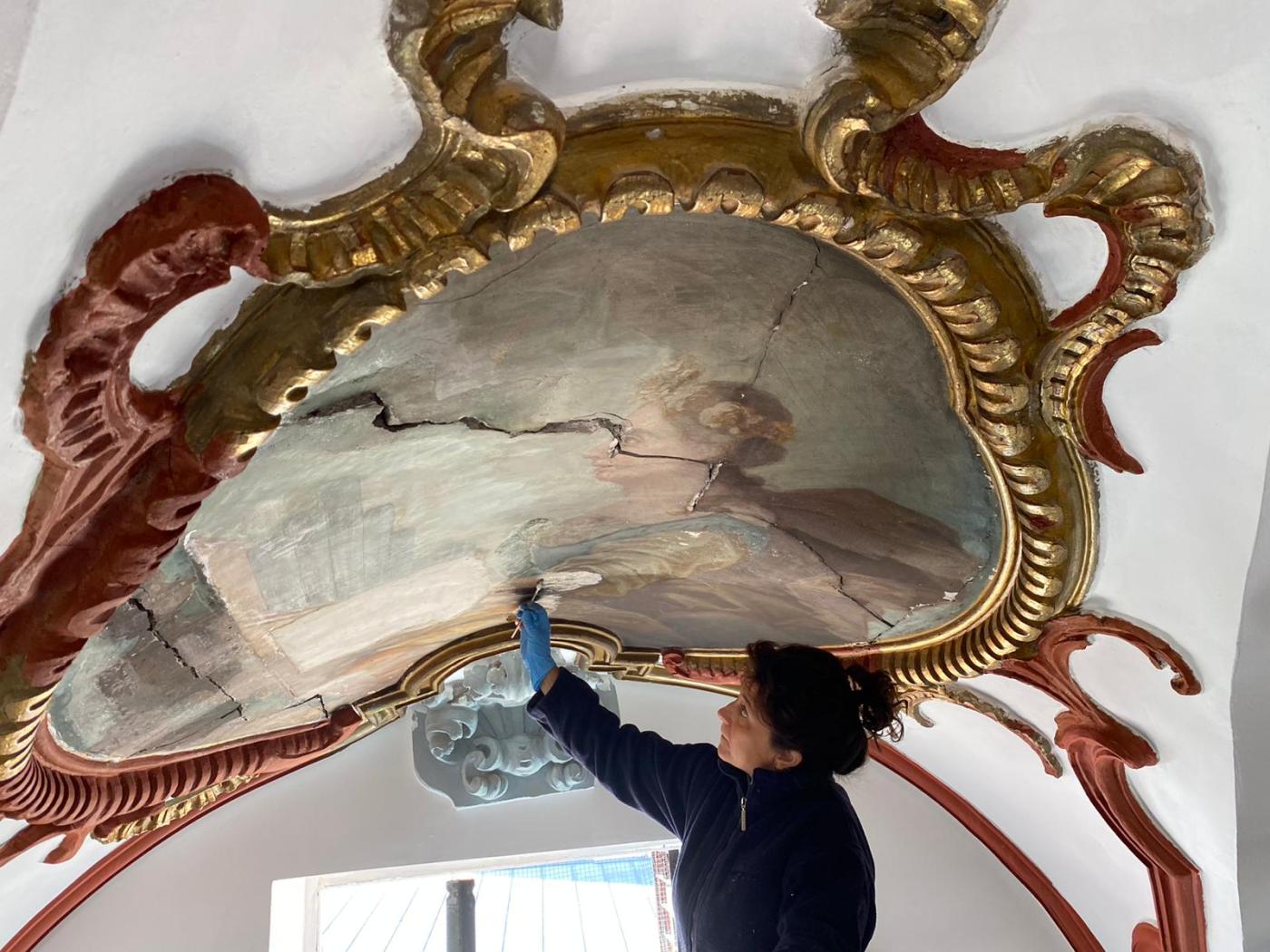 Restauración de una de las piezas del conjunto pictórico de la parroquia de los Santos Mártires Ciriaco y Paula