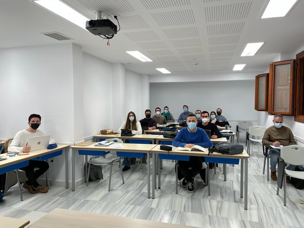 Los seminaristas bajan al Centro Superior de Estudios Teológicos San Pablo para estudiar Teología // E. LLAMAS