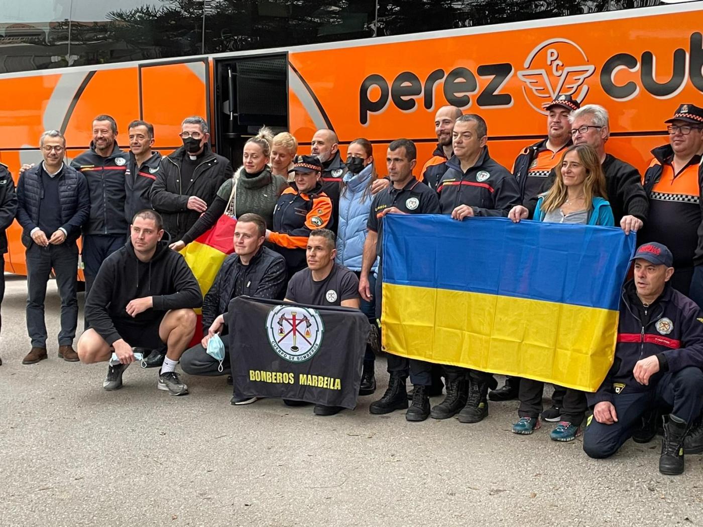 La expedición de la Hermandad de la Soledad regresa a Marbella tras recoger a los refugiados ucranianos