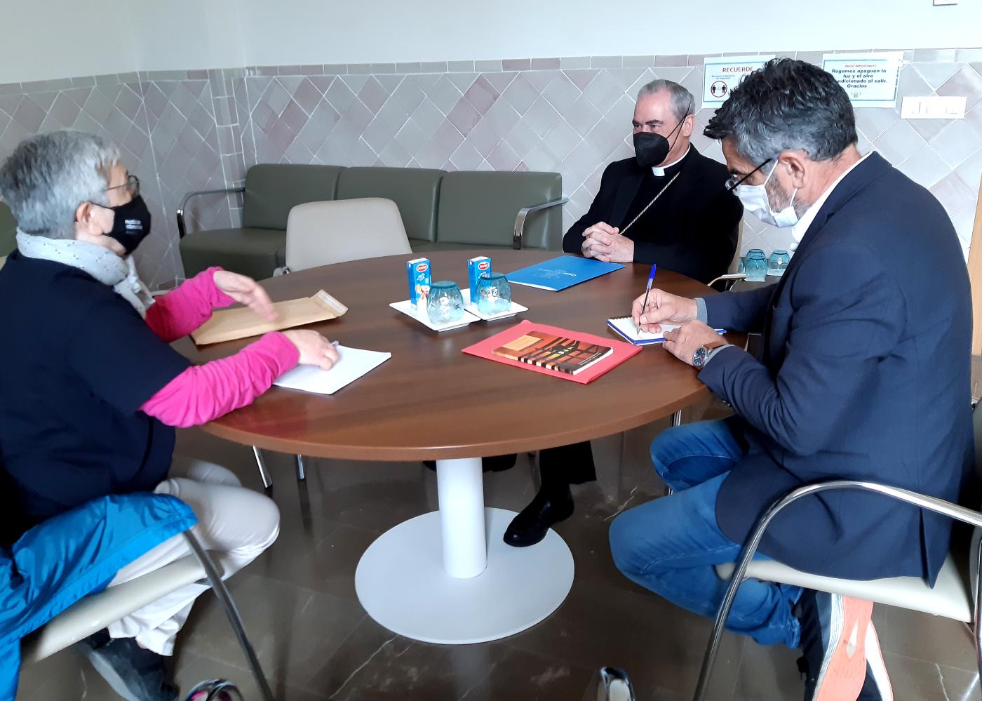 El obispo se encuentra con la Hermandad Obrera de Acción Católica