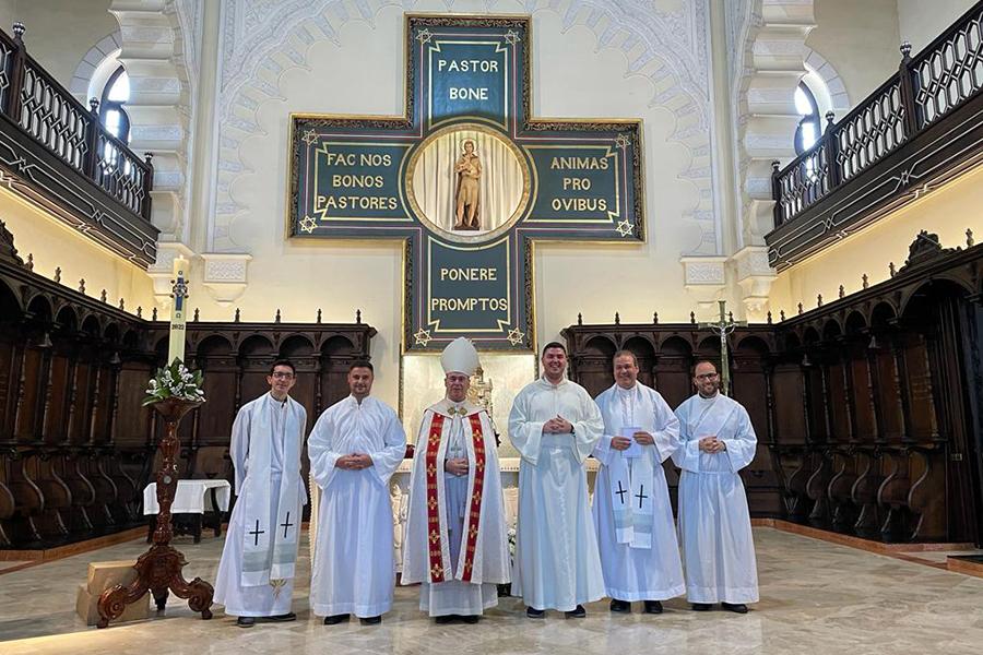 Álvaro y Daniel son admitidos a órdenes