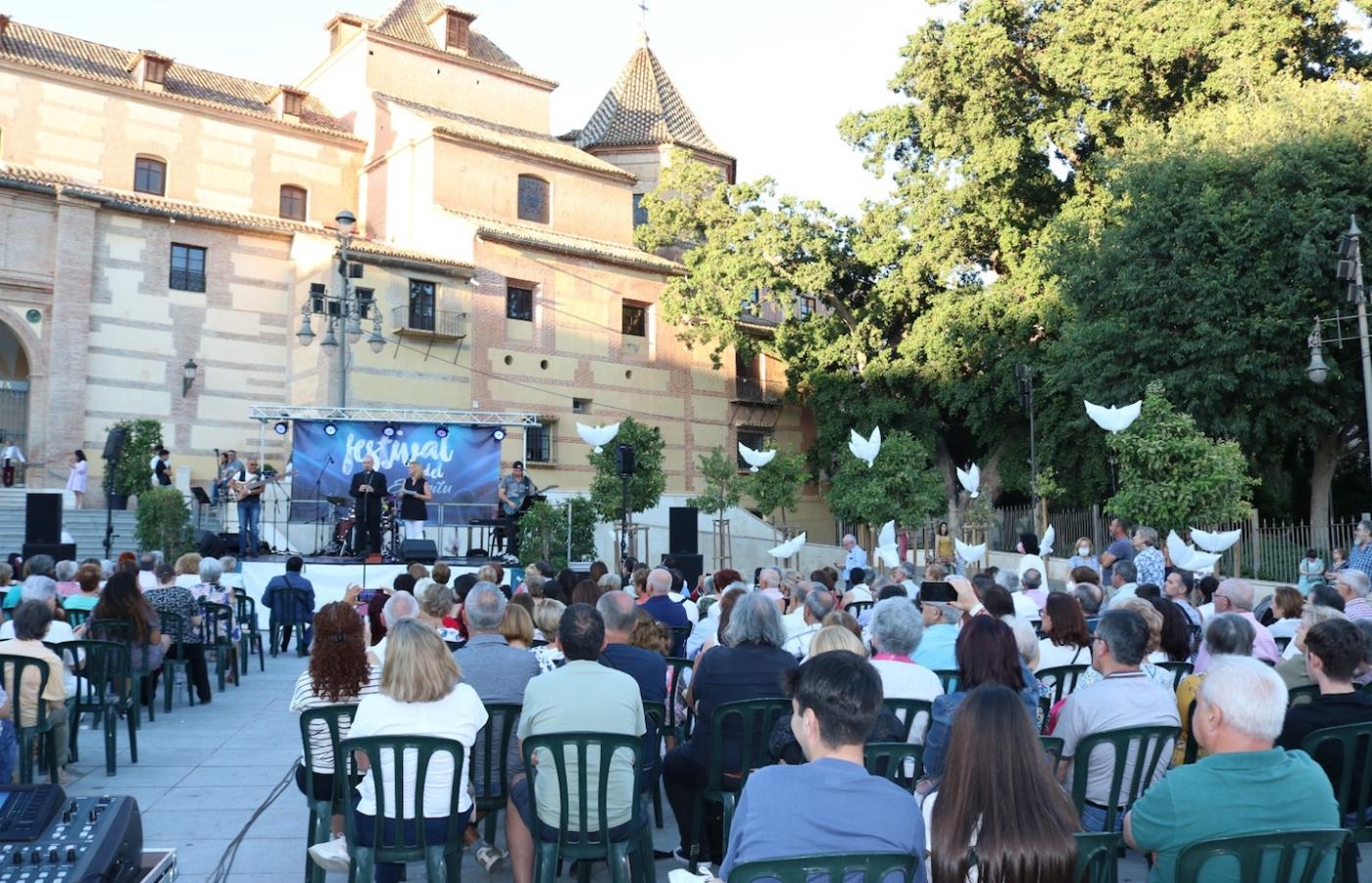 Más de 600 laicos, religiosas y sacerdotes celebraron Pentecostés al son del Espíritu