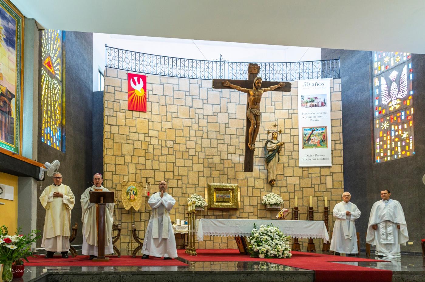 La Divina Pastora de Marbella clausura el 50 aniversario del templo parroquial «con una celebración muy emotiva»