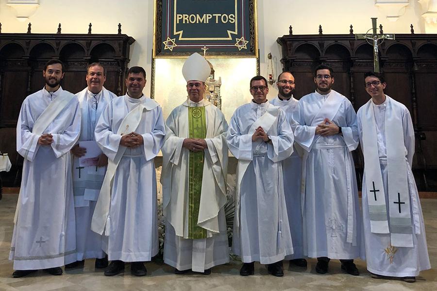 Última firma antes de la ordenación sacerdotal