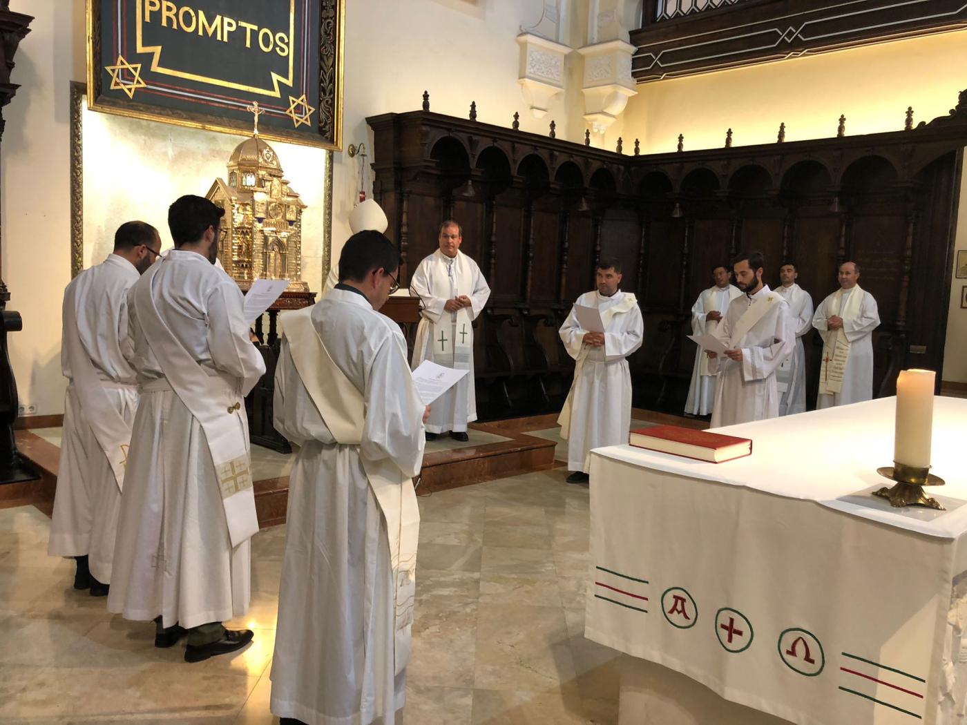 Última firma antes de la ordenación como presbíteros // J. HERNÁNDEZ