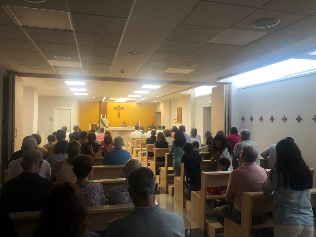 Celebrando la Eucaristía los participantes españoles en el Encuentro