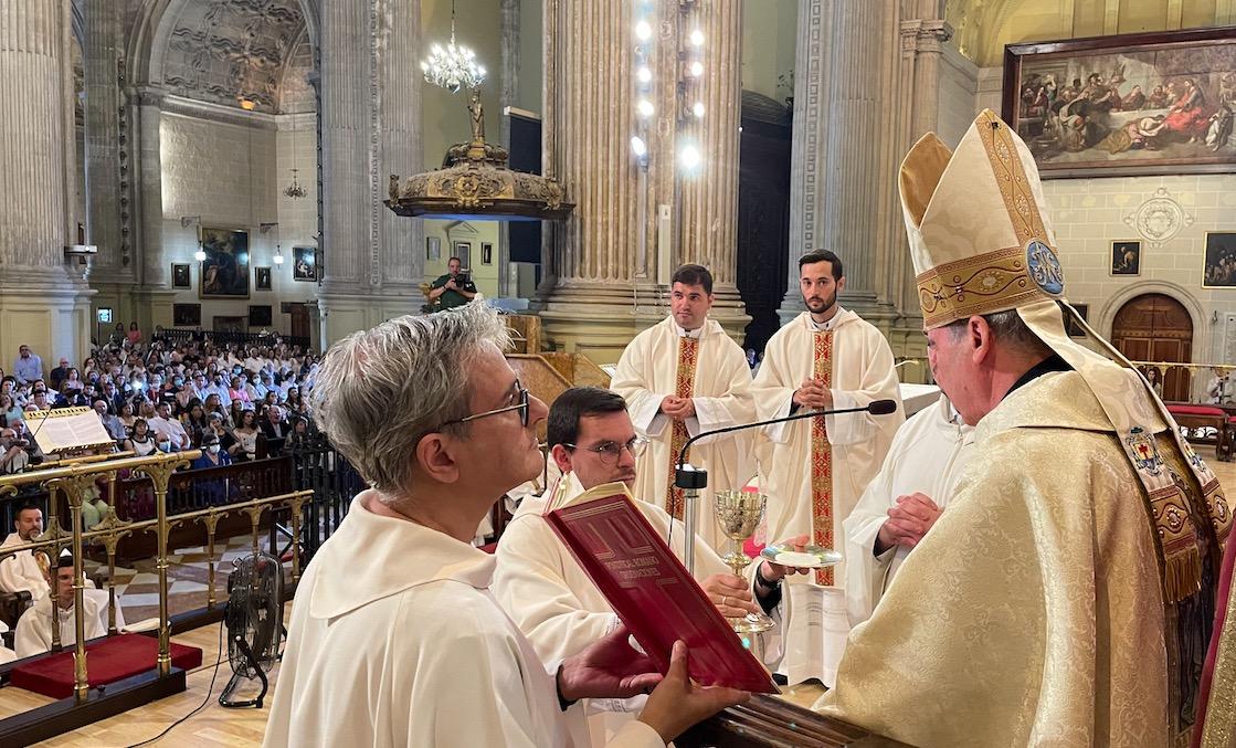 Ordenación de cinco nuevos sacerdotes // E. LLAMAS