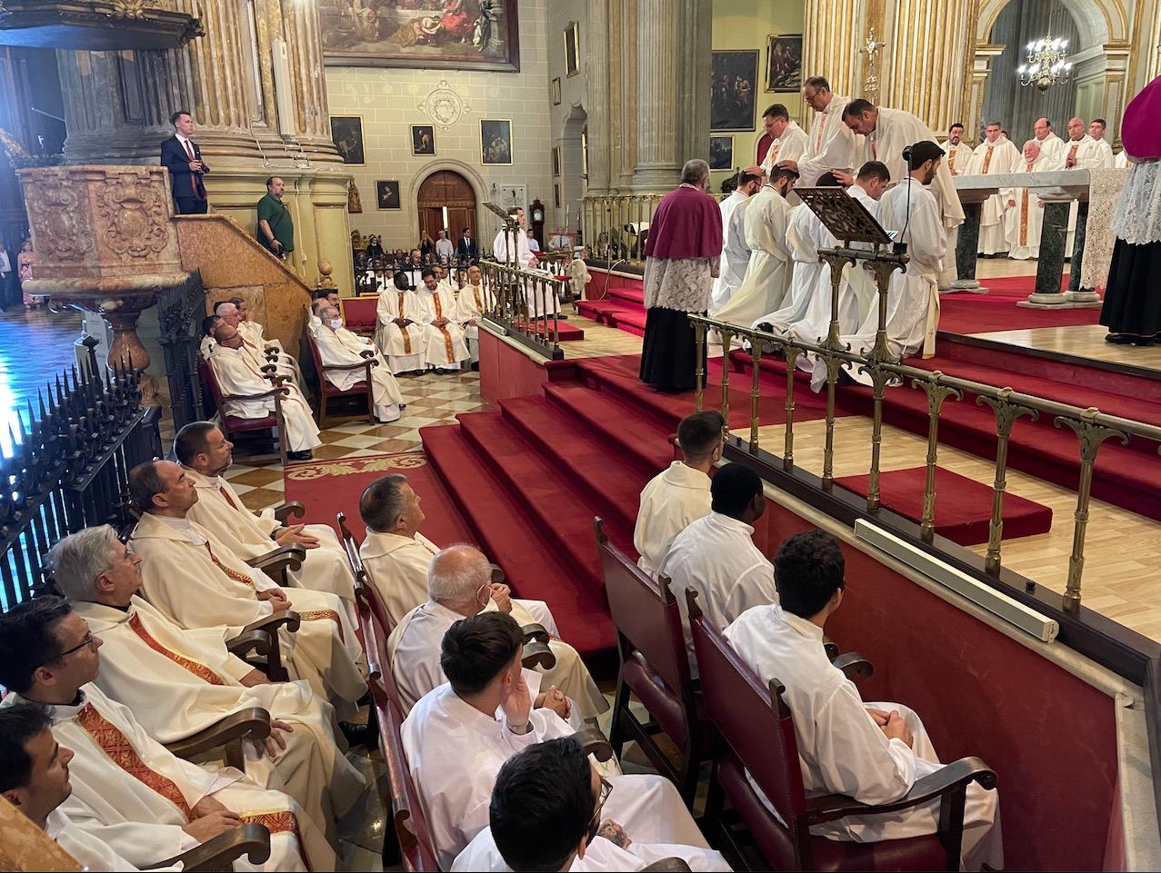 Ordenación de cinco nuevos sacerdotes // E. LLAMAS
