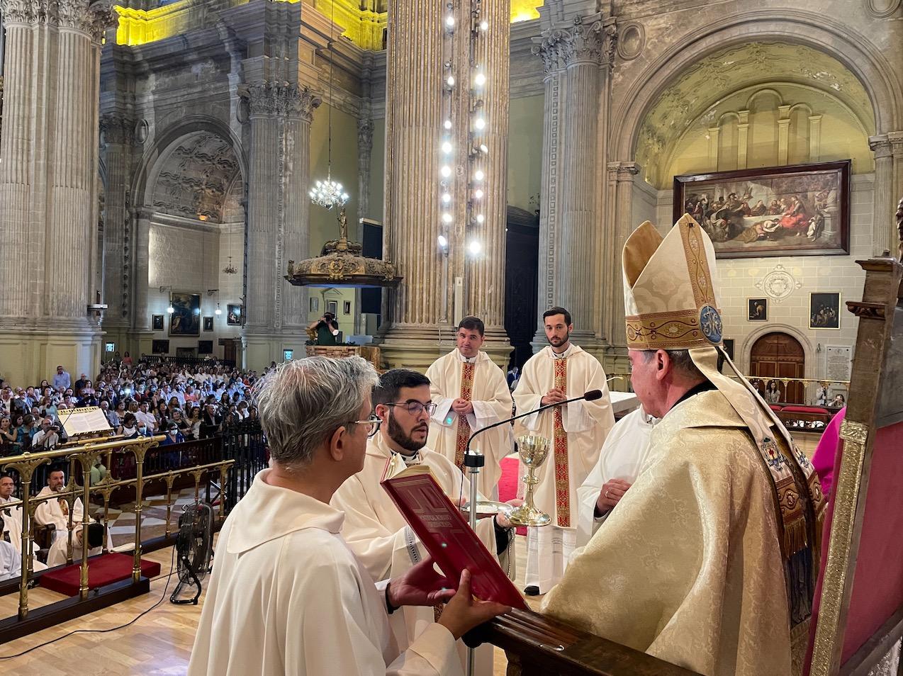 Ordenación de cinco nuevos sacerdotes // E. LLAMAS