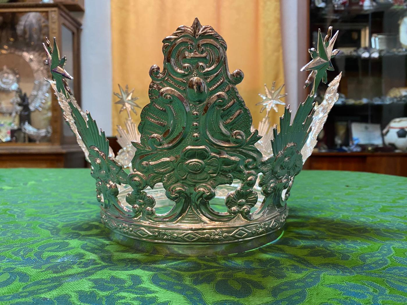 Corona que ha lucido la Divina Pastora y que pertenece al ajuar de la Virgen de Belén de la Victoria