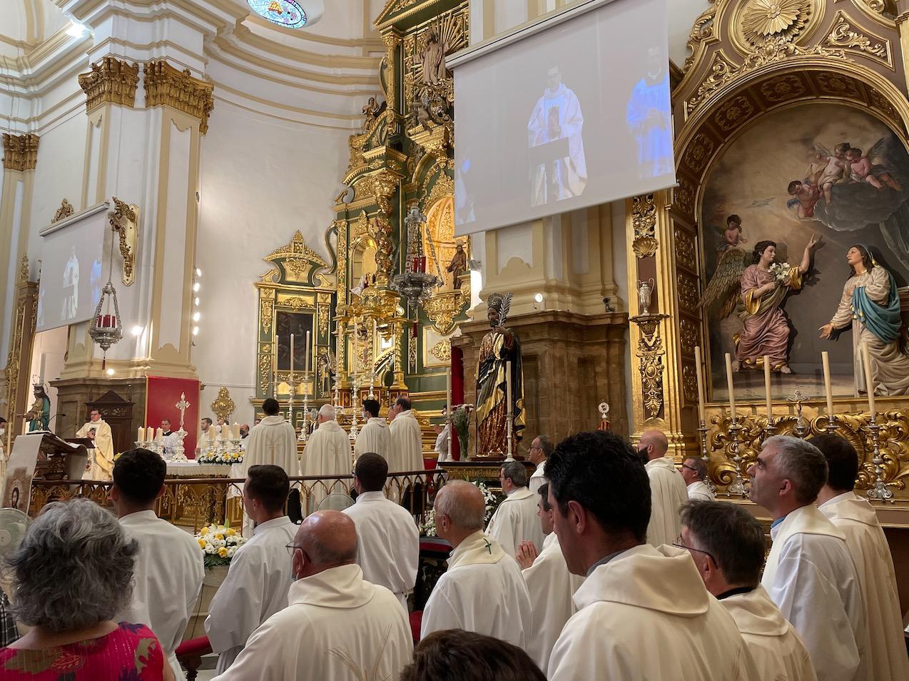 Primera Misa Solemne del neopresbítero Juan Manuel Caracuel en la parroquia de la Encarnación de Marbella // E. LLAMAS