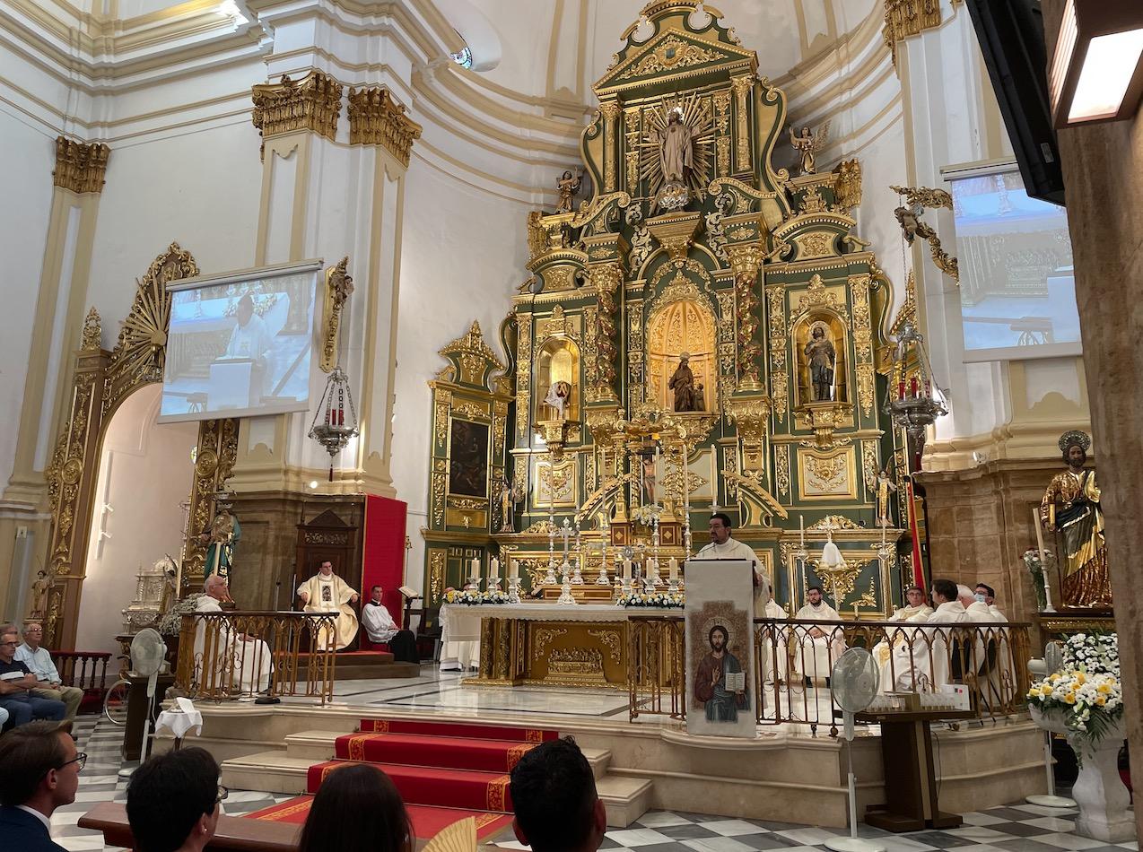 Primera Misa Solemne del neopresbítero Juan Manuel Caracuel en la parroquia de la Encarnación de Marbella // E. LLAMAS