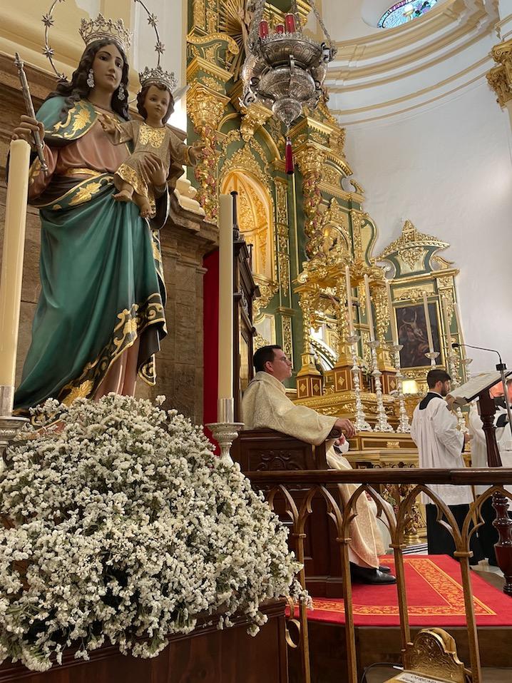 Primera Misa Solemne del neopresbítero Juan Manuel Caracuel en la parroquia de la Encarnación de Marbella // E. LLAMAS