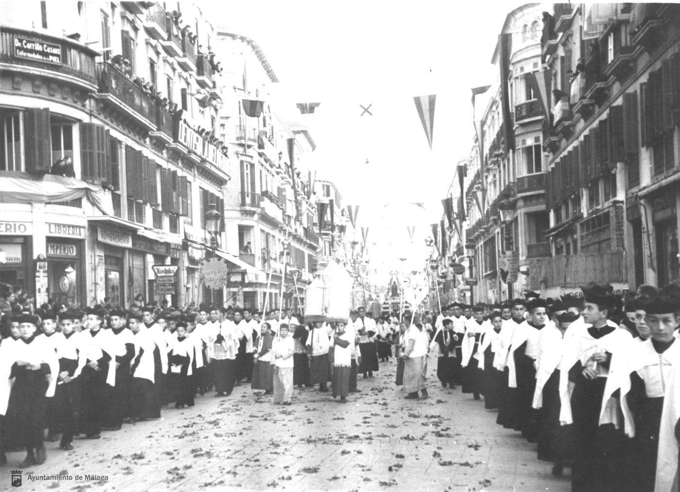 Tarde del 8 de febrero de 1943. Procesión de regreso desde la Catedral a la Victoria // ARCHIVO MUNICIPAL DE MÁLAGA
