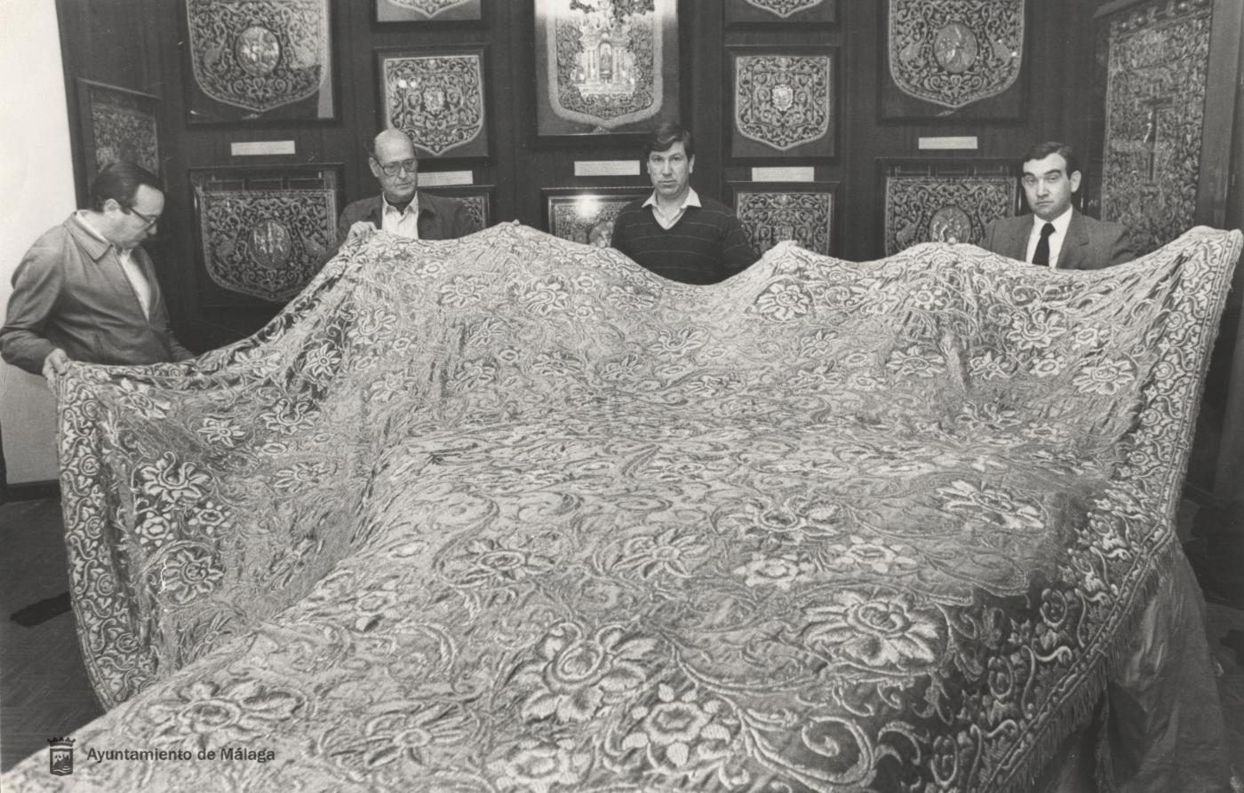 Manto de procesión de la Virgen de la Victoria, regalo de Anita Delgado, maharaní de Kapurthala