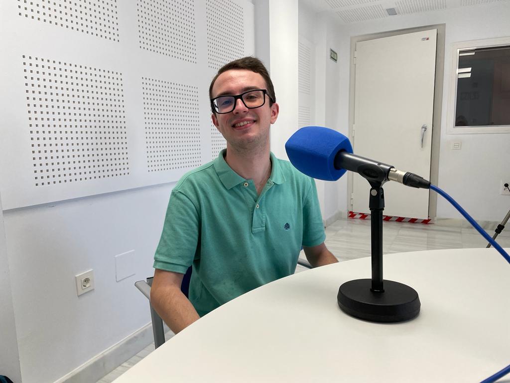 Adrián Fernández durante la entrevista // E. LLAMAS