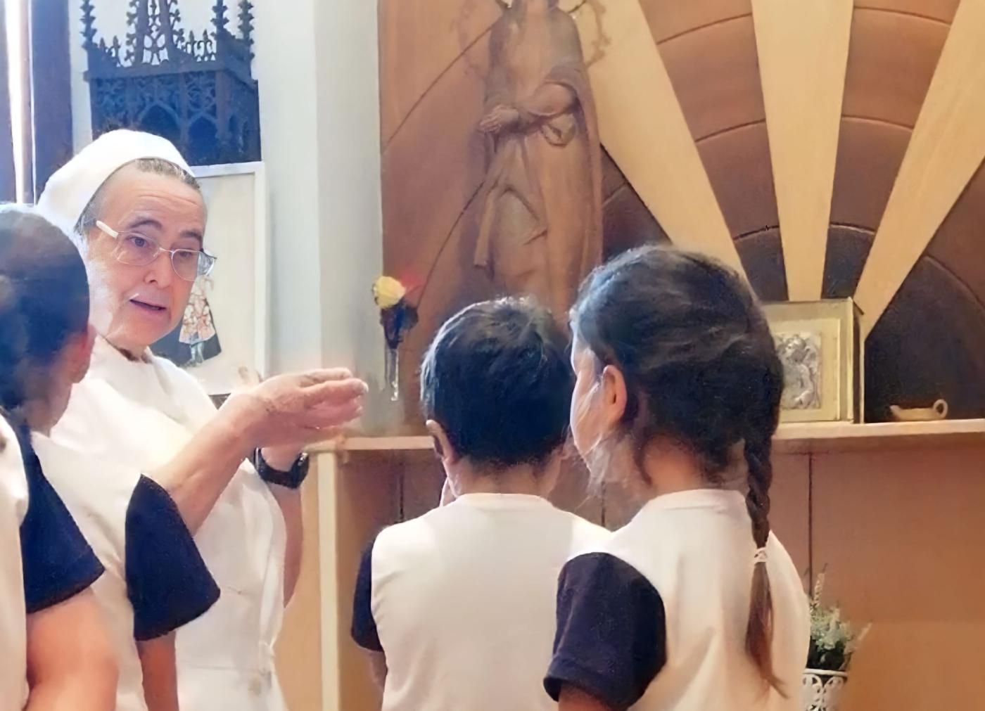 Reza el Rosario con los niños