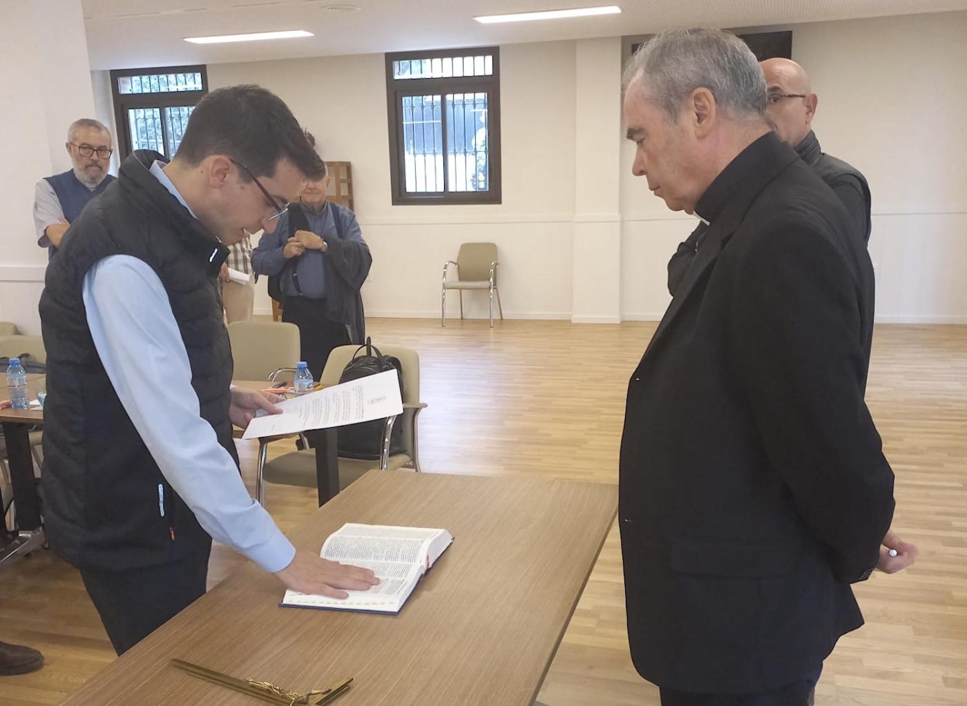 Juramento de Fernando Luque como nuevo miembro del Consejo Presbiteral