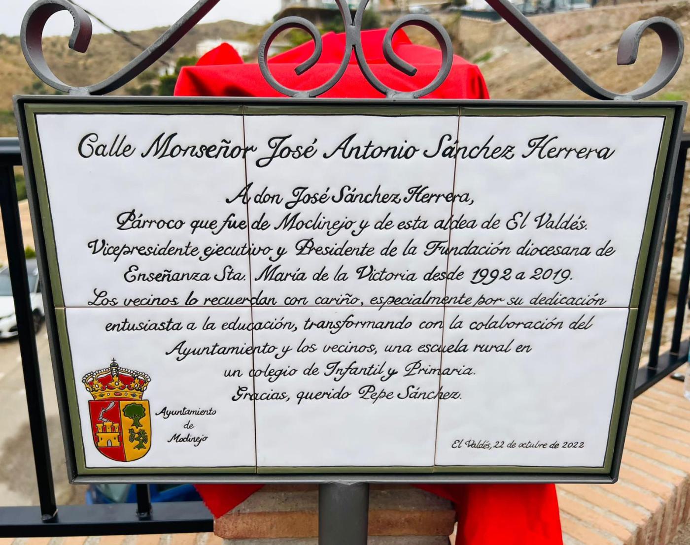 El Valdés dedica una calle al párroco José Antonio Sánchez Herrera