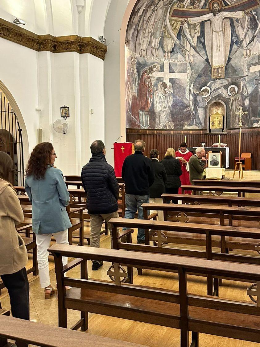 Misa en memoria de Juan Duarte en la parroquia de la Santa Creu de Bellaterra en Cerdanyola (Barcelona)