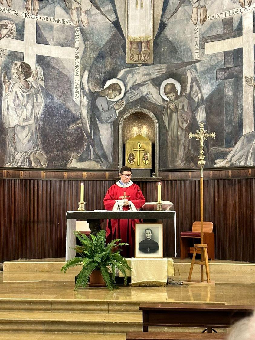 Misa en memoria de Juan Duarte en la parroquia de la Santa Creu de Bellaterra en Cerdanyola (Barcelona)