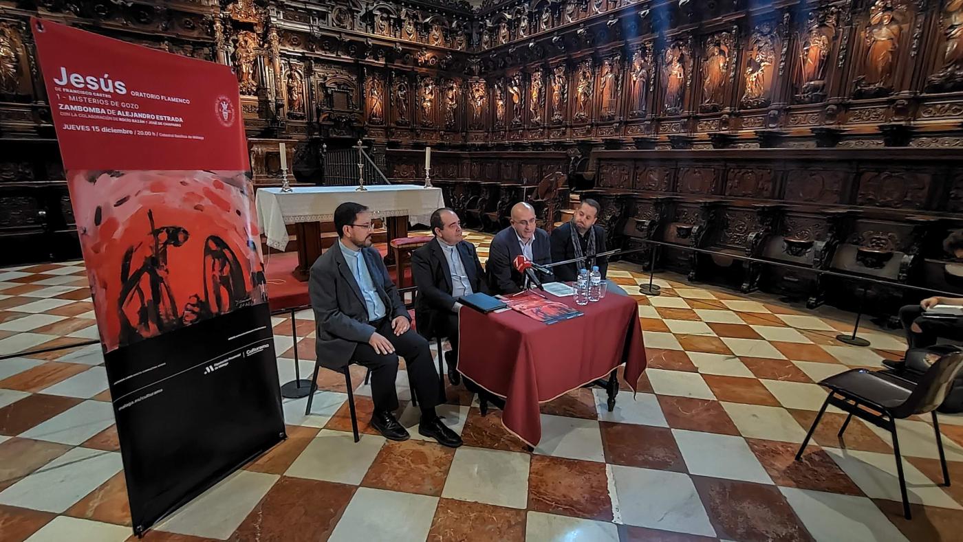 Francisco Castro, Felipe Reina, Manuel López y Alejandro Estrada, durante la rueda de prensa celebrada en el coro de la Catedral