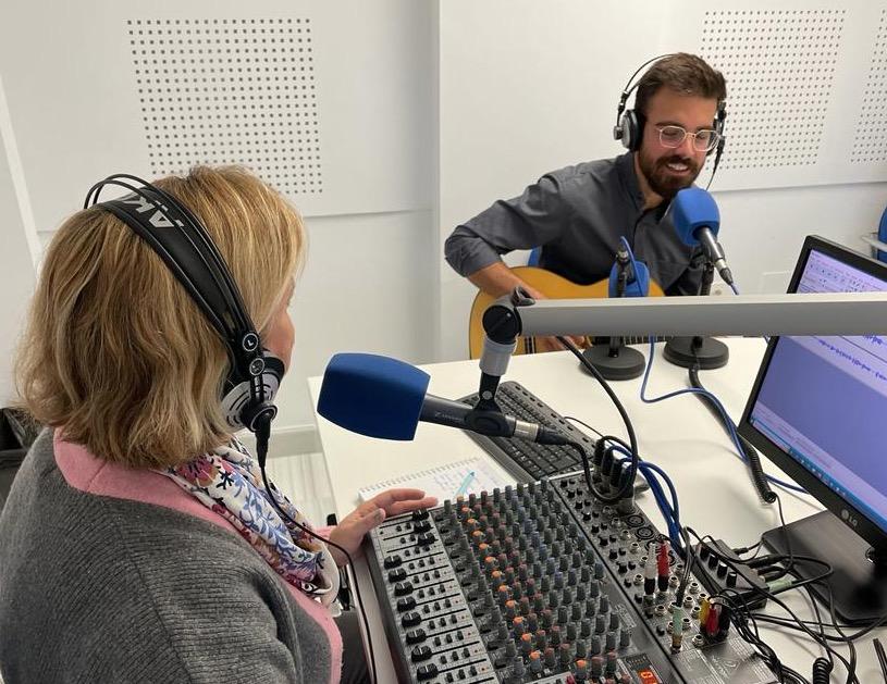 Música en vivo con el cura diocesano que suena en Spotify