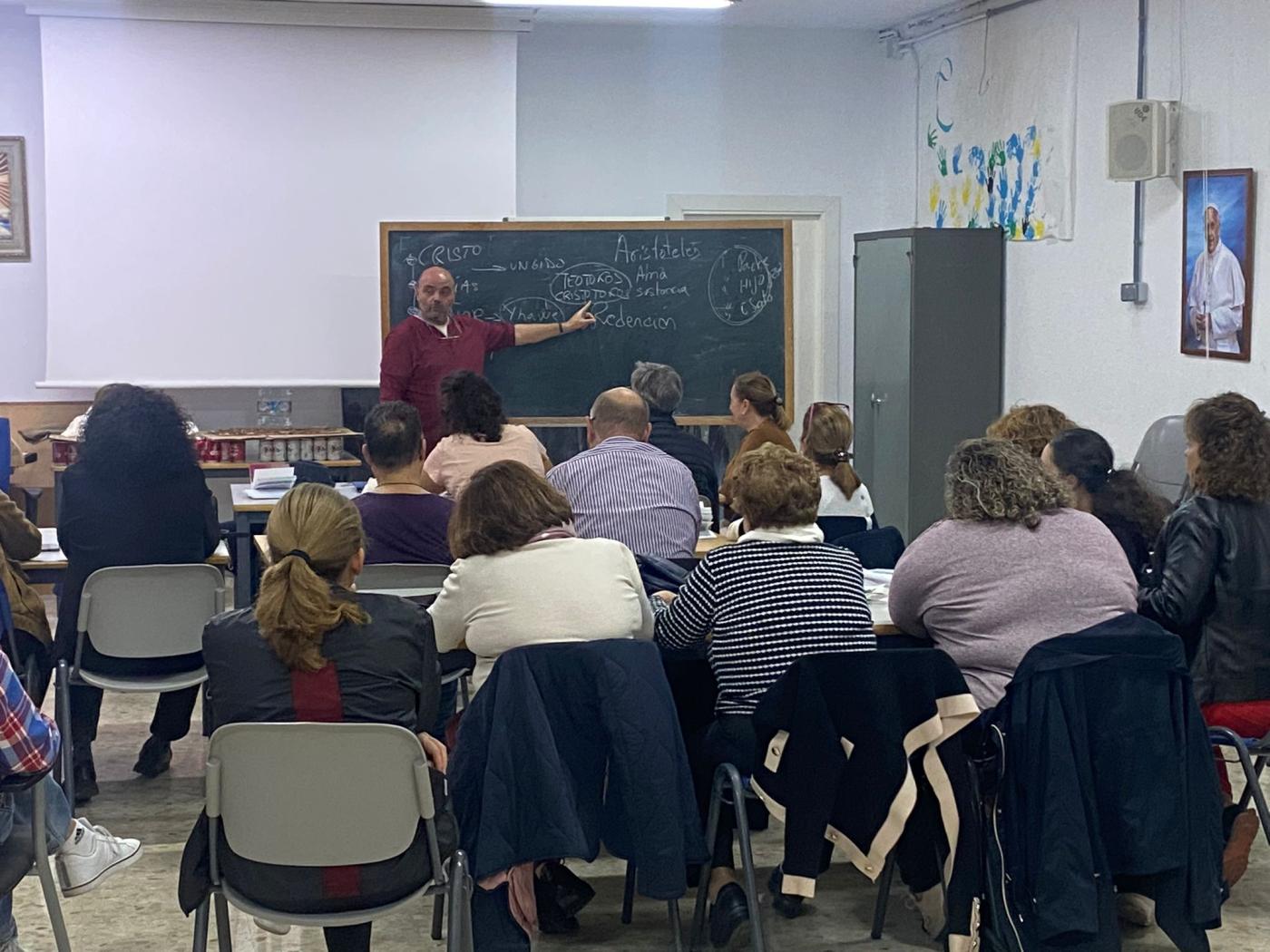 La parroquia de San Juan Bautista, en Coín, imparte los Cursos de Formación Cofrade antes del examen