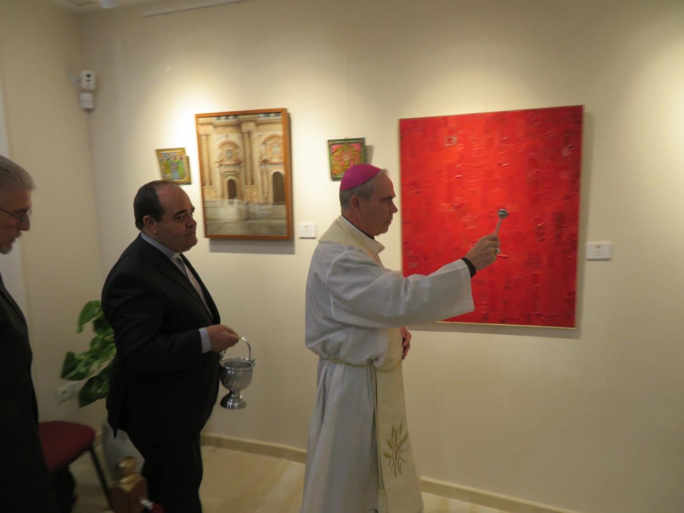 El obispo y el alcalde inauguran la sala de exposiciones de los Santos Patronos