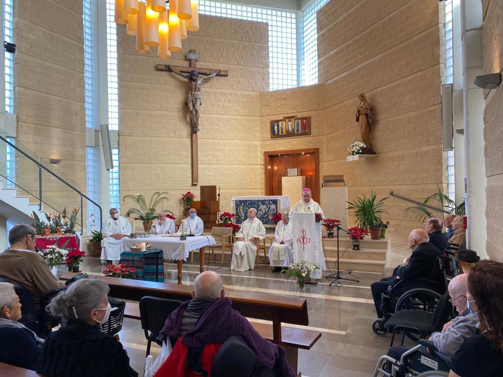 El Sr. Obispo visita a residentes y sacerdotes del Buen Samaritano